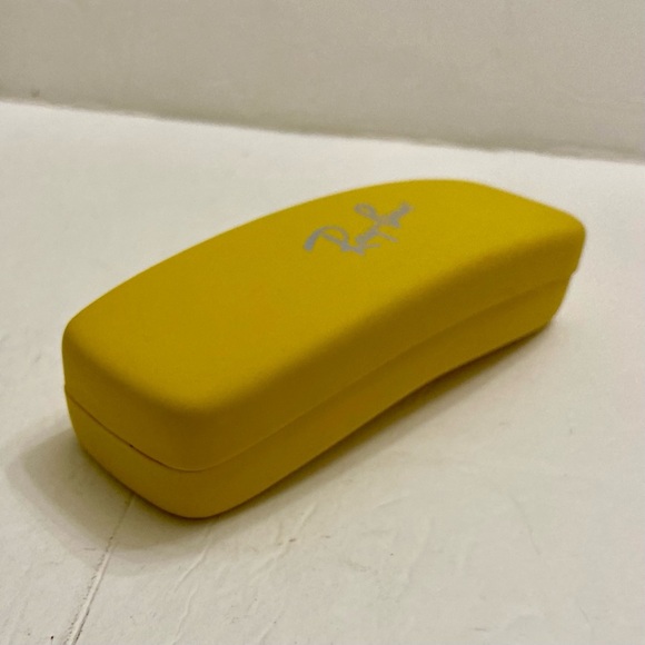 Two Sunglasses Cases- Quay and Ray Ban - Picture 5 of 12